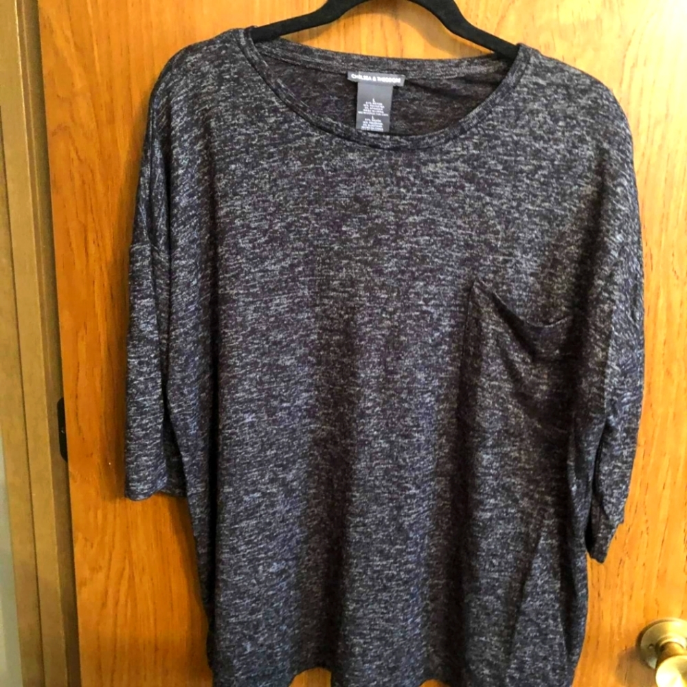 Large Chelsea & Theodore 3/4 sleeve sweater